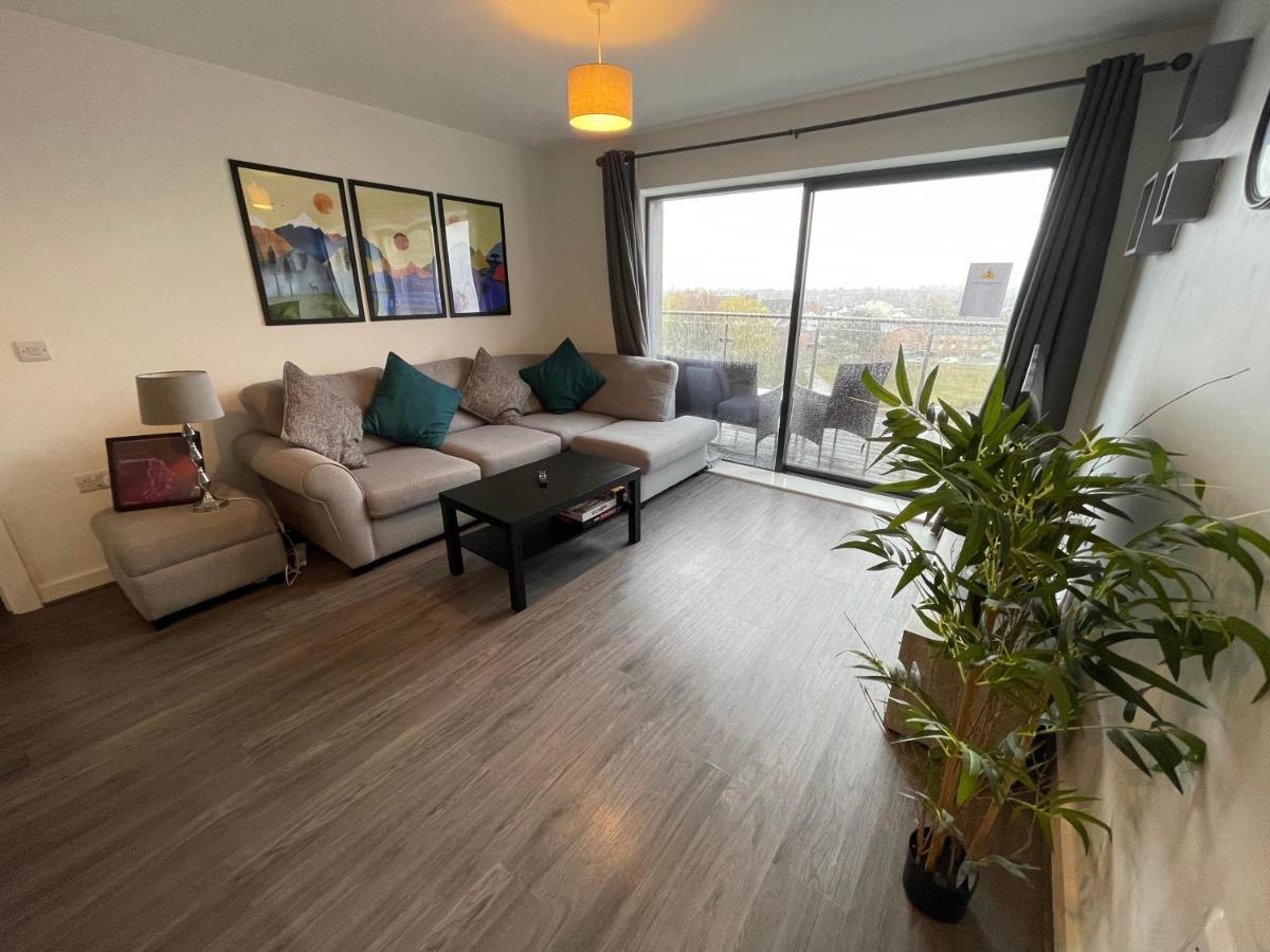 Balcony Marina Apartment With City Skyline Views - Free Secure Parking 曼彻斯特 外观 照片