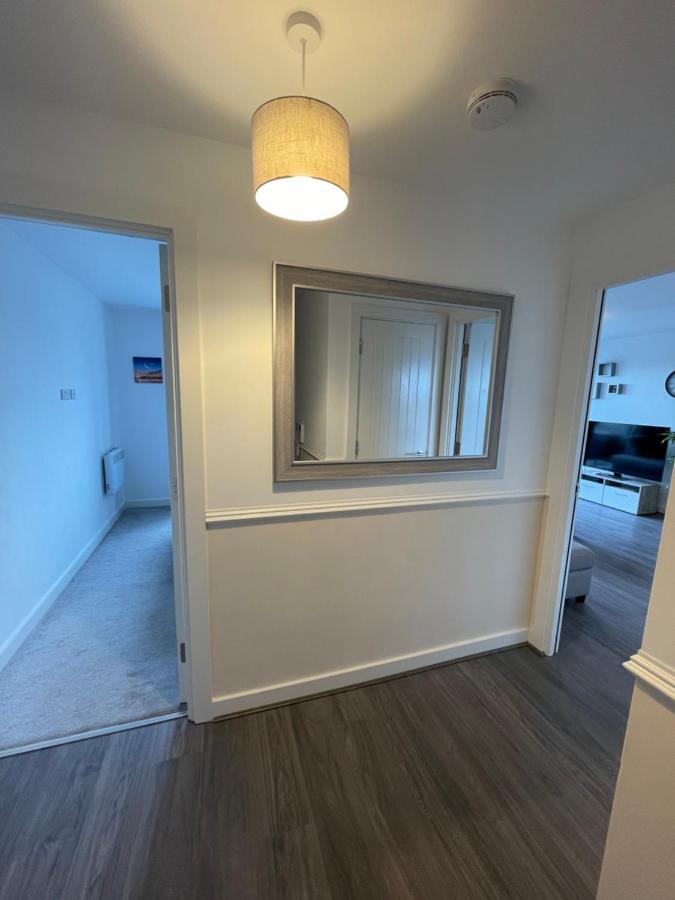 Balcony Marina Apartment With City Skyline Views - Free Secure Parking 曼彻斯特 外观 照片